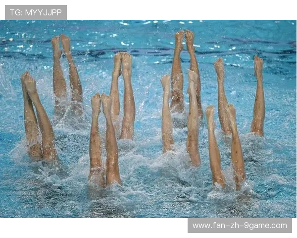 花样游泳锦标赛：水上芭蕾的唯美演绎，水上花式游泳鉴赏